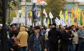 Pe Mihomaidanul din Kiev au început altercaţiile sînt victime