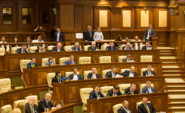 Парламент одобрил отставку Кристины Цэрнэ