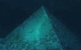 Două piramide misterioase au fost observate pe fundul Oceanului Atlantic VIDEO