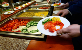 Объявлен конкурс на поставку горячих блюд в столовую парламента Молдовы