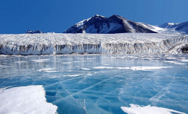 O anomalie gravitaţională descoperită sub gheţarii Antarcticii
