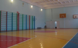 В гимназии села Рэкэрия впервые за 37 лет отремонтировали спортзал