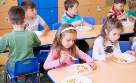 Din 2018 statul va majora contribuția pentru alimentația copiilor