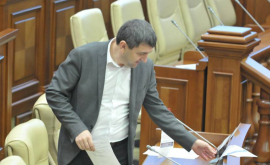 Депутатов перед заседанием парламента ждал сюрприз ФОТО