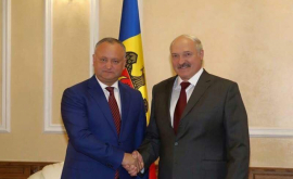 Dodon la felicitat pe Lukaşenko