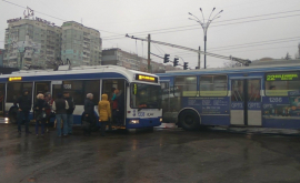 На Ботанике многие троллейбусы встали изза отключения электричества ФОТО