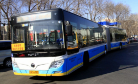 Doi copii chinezi au călătorit 80 de kilometri sub un autobuz