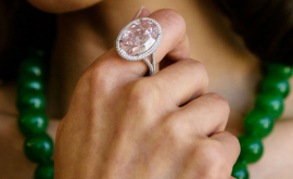 Un diamant vîndut la licitație cu peste 32 de milioane de dolari VIDEO