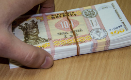 Чиновникам в Молдове хотят повысить зарплату
