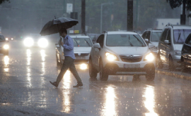 Ravagii pe timp de ploaie 50 de accidente în Capitală în doar 24 de ore