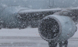 În Rusia traficul aerian a fost dat peste cap din cauza ninsorilor abundente