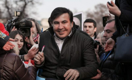 Susținătorii lui Saakashvili lau eliberat spărgînd geamurile mașinii 