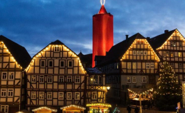 În Germania a fost reaprinsă cea mai mare lumînare de Crăciun