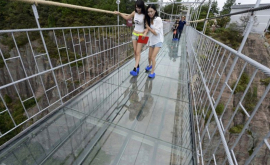 Cel mai lung pod de sticlă deschis în China