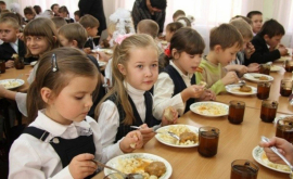 Половина школ Гагаузии не готова внедрить программу бесплатных обедов