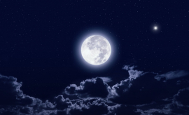 Феноменальное явление в ночном небе увидели жители Кишинева ФОТО