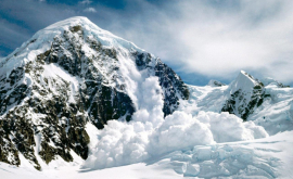 Avalanșă în Făgăraș Mai multe persoane aflate pe munte surprinse de zăpadă