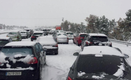Vreme extremă în Spania O ninsoare puternică a blocat kilometri de autostradă