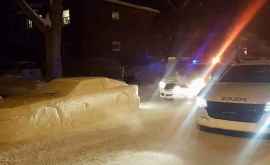 O maşină făcută din zăpadă ia atras pe poliţişti FOTO 
