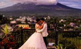 Fotografii de nuntă spectaculoase în timpul erupției unui vulcan în Filipine