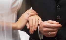 Un bărbat a uitat că e căsătorit și sa însurat din nou cu soția sa