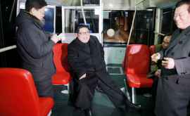 Ким Чен Ын прокатился по ночному Пхеньяну на троллейбусе ФОТОВИДЕО 