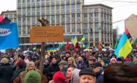 Mobilizare fără precedent la Kiev Se vrea demisia lui Poroșenko