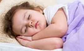 Cît trebuie să doarmă un copil