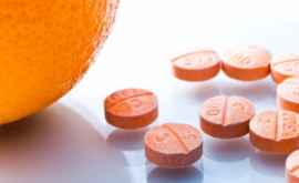 Витамин C повышает риск образования камней в почках