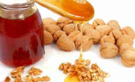 Combinaţia de miere şi nucă are foarte multe beneficii pentru sănătate