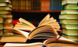 Румынские книги в которых прямо или косвенно признается молдавский язык ФОТО