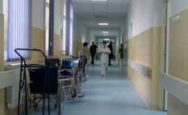 Zeci de medici din Chişinău au intrat în grevă japoneză