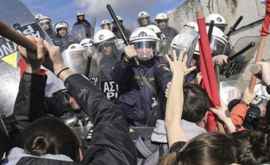 Consulatul german din insula Creta luat cu asalt de protestatari 