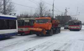 38 снегоуборочных машин вывели минувшей ночью на дороги столицы