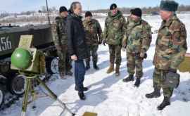 Militarii întrun antrenament pe zăpadă la Bulboaca