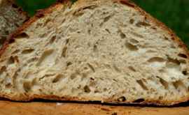 Trucul care te va ajuta să ții mai mult timp pîinea proaspătă 