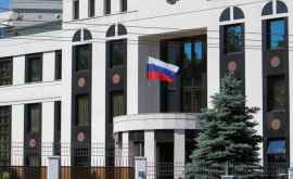 Diplomații ruși expulzați din Moldova au părăsit țara