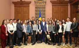 Zeci de tineri din Găgăuzia în vizită la Președinție și Reședința de Stat FOTO