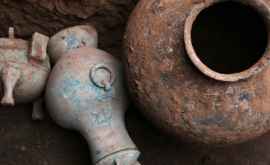 Un vas antic de bronz furat din China a fost vîndut la licitaţie