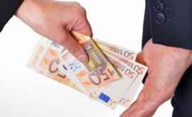 Взятка за получение водительских прав колеблется от 450 до 1200 евро