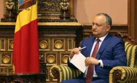 Dodon va propune legalizarea drapelului istoric la toate instituțiile din țară