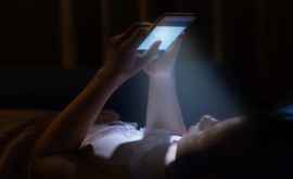 Cum pot dăuna calității somnului telefoanele mobile 