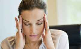 Motivul pentru care femeile au mai multe migrene decît bărbații