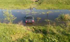 В Бельцах в реке утонул автомобиль ФОТО
