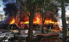 Масштабный пожар в Одессе сняли на видео сгорело легендарное кафе