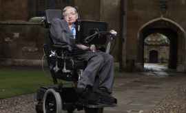 O carte rară cu autograful lui Hawking va fi scoasă la licitație