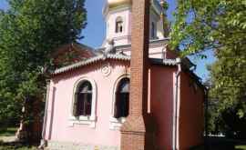 O biserică din raionul Orhei cuprinsă de flăcări FOTO 