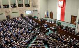 Почему польские депутаты сами себе урезали зарплаты