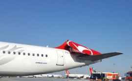 Două aeronave de pasageri sau CIOCNIT pe o pistă a aeroportului din Istanbul