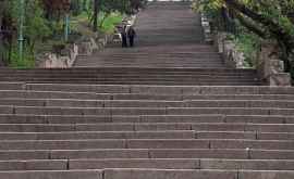 Sa aflat cînd vor fi reabilitate scările din granit din Parcul Valea Morilor